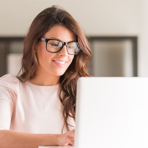 women viewing clear Orthodontics on a laptop